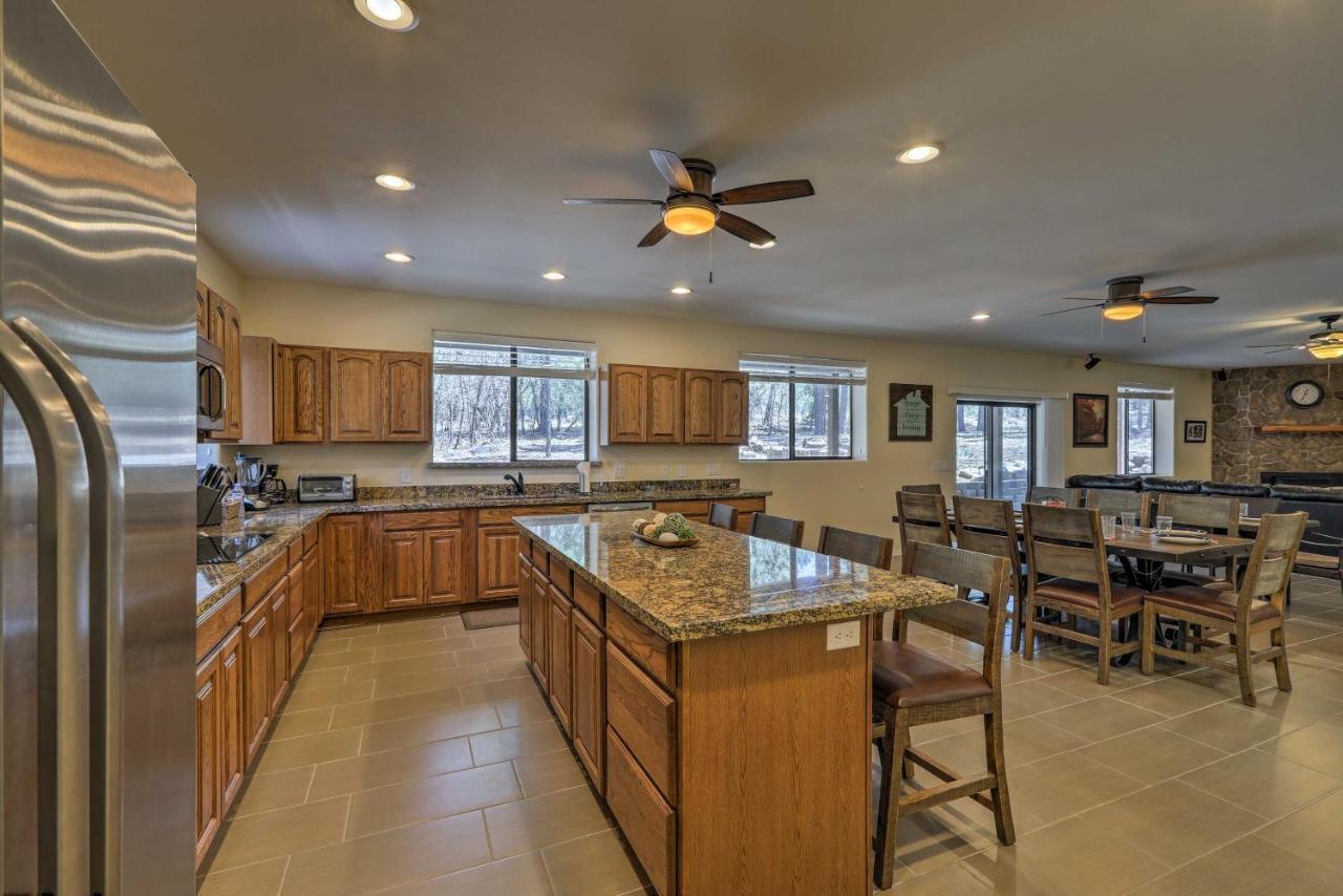 Spacious Pinetop-Lakeside Home With Hot Tub And Grill! Kültér fotó