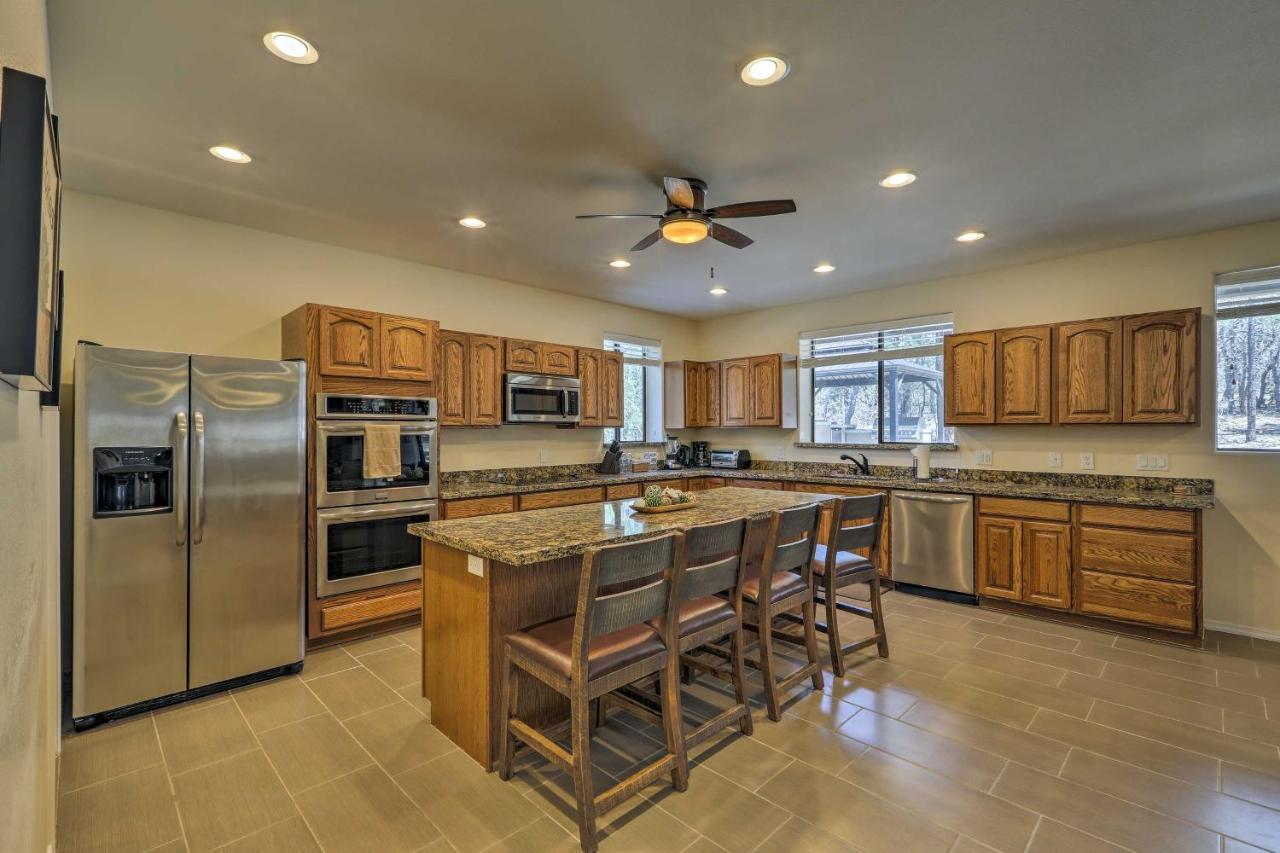 Spacious Pinetop-Lakeside Home With Hot Tub And Grill! Kültér fotó