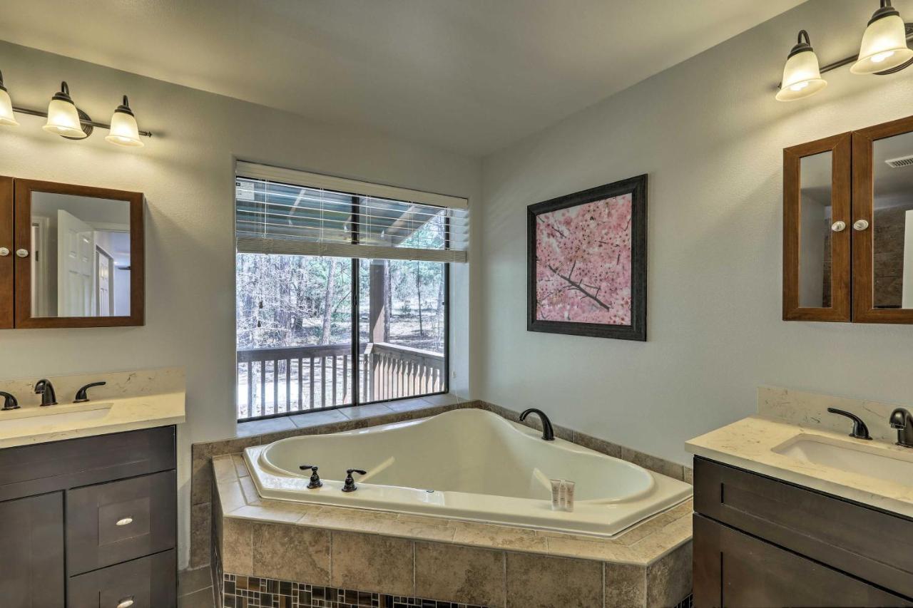 Spacious Pinetop-Lakeside Home With Hot Tub And Grill! Kültér fotó