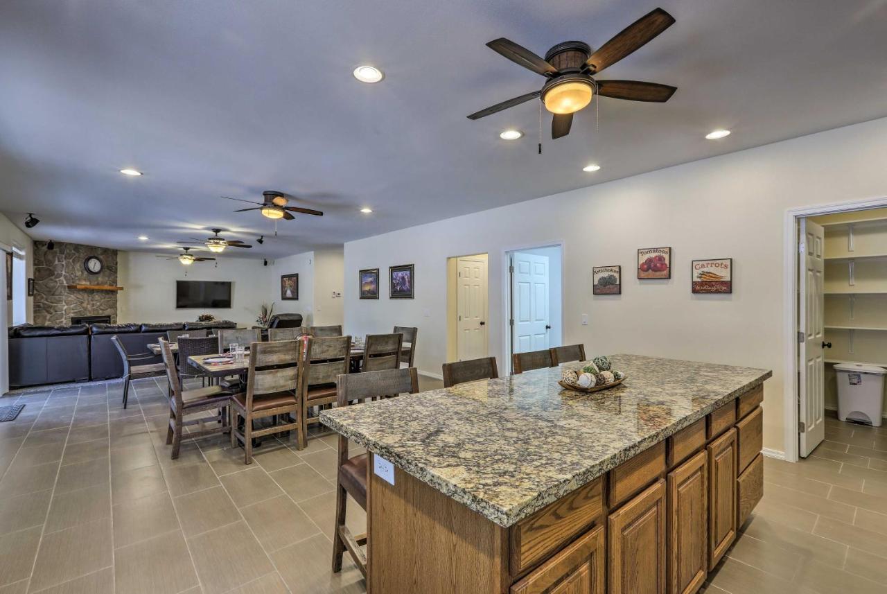 Spacious Pinetop-Lakeside Home With Hot Tub And Grill! Kültér fotó